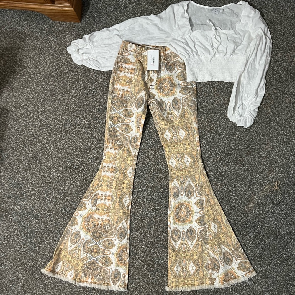 Wisteria Lane printed jeans and Polly top bundle